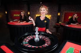 Live casino dengan dealer profesional dan suasana gaming yang menarik